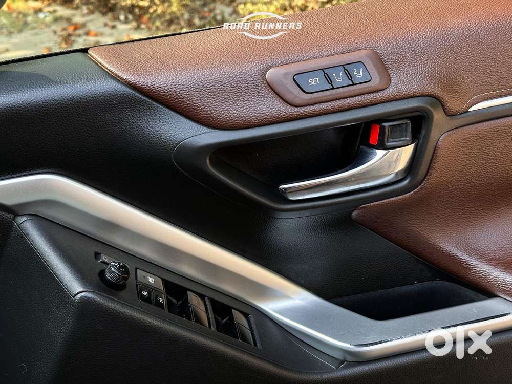 Toyota Innova Hycross 2.0 Zx Hybrid 7 Str, 2024, Petrol