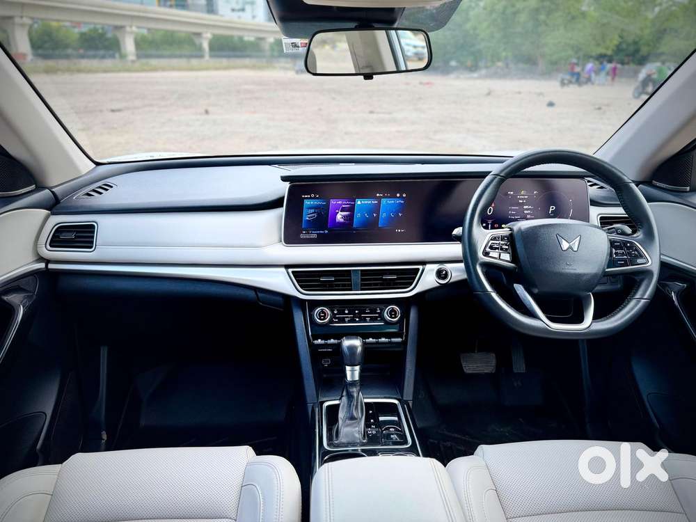 Mahindra Xuv700 2.0 Ax 7 Petrol At Luxury Pack Str, 2022, Petrol