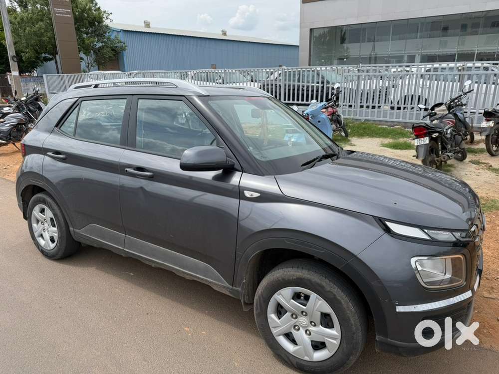 Hyundai Venue 2022 Petrol Well Maintained