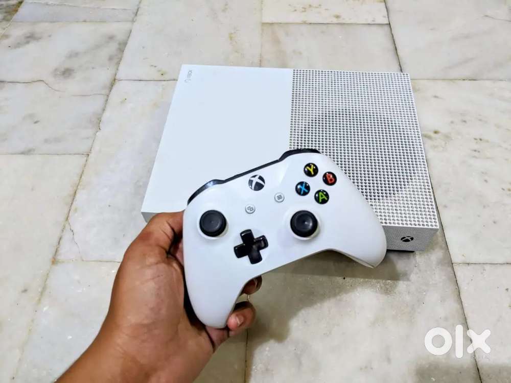 Xbox One S 4K Gaming Console at throwaway price
