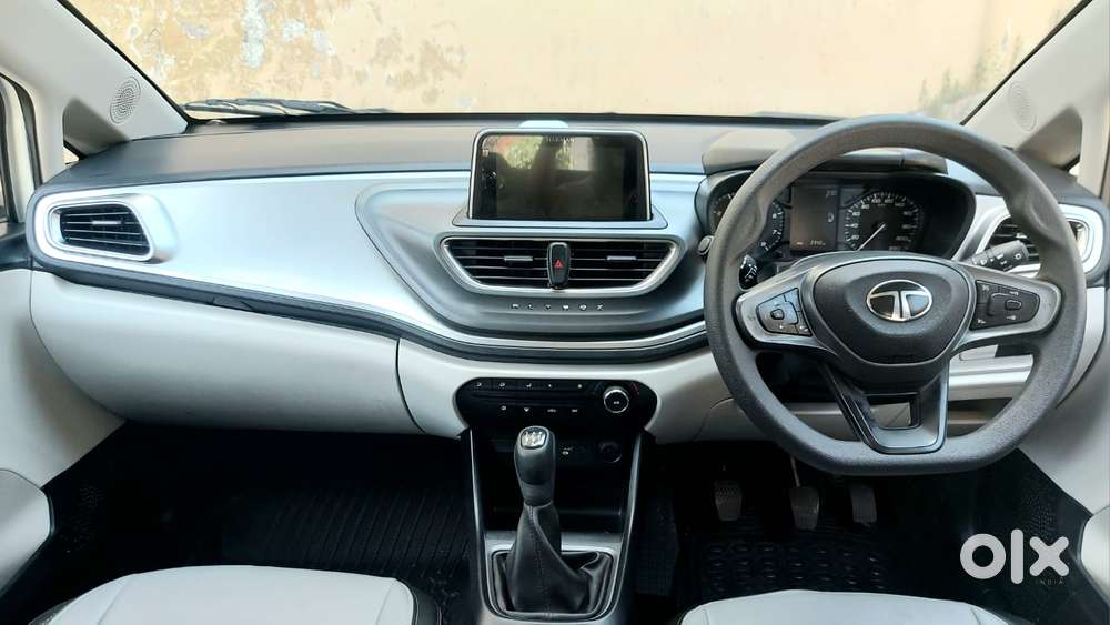 Tata Altroz 1.2 Xm Plus, 2025, Petrol
