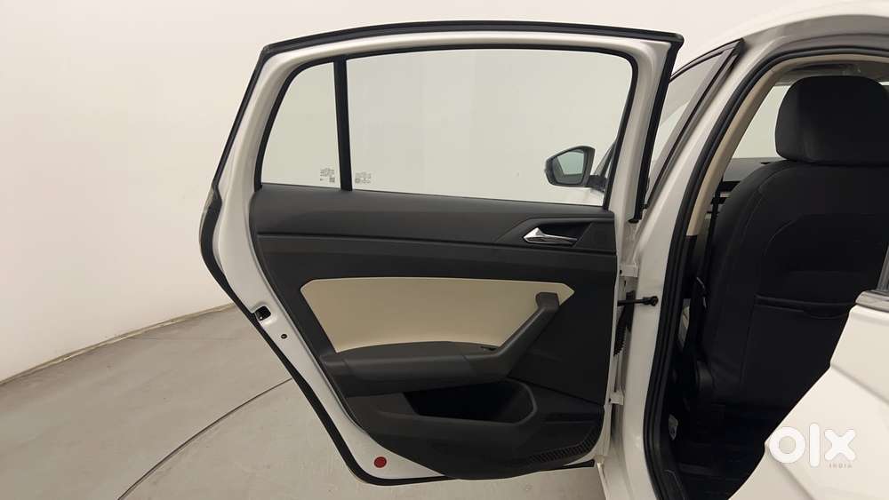 Skoda Slavia Style 1.0l Tsi Mt, 2023, Petrol