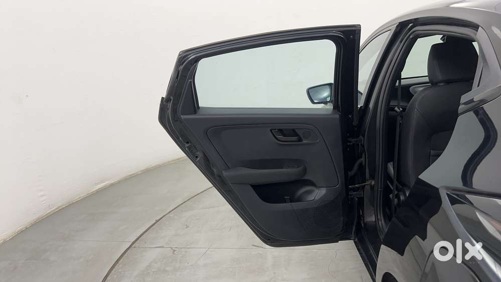 Tata Altroz 1.5 Xz Plus Diesel Dark Edition, 2023, Diesel