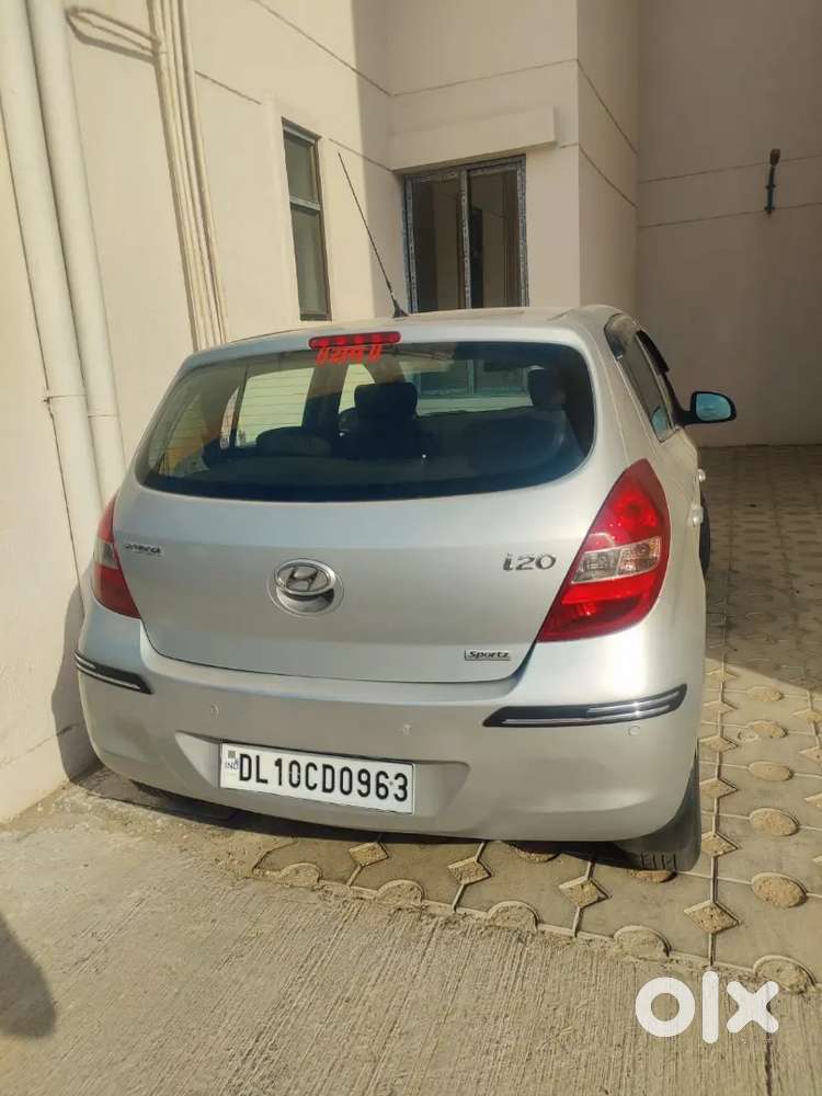 Well Maintained Silver Hyundai I20 Single Hand Uses