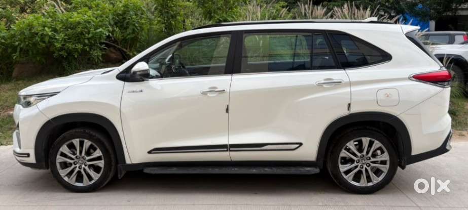 Toyota Innova Hycross 2.0 Zx (o) Hybrid 7 Str, 2024, Petrol