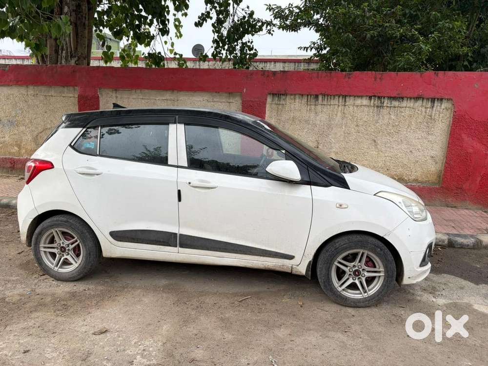 Hyundai Grand I10 2015 Petrol 70000 Km Driven
