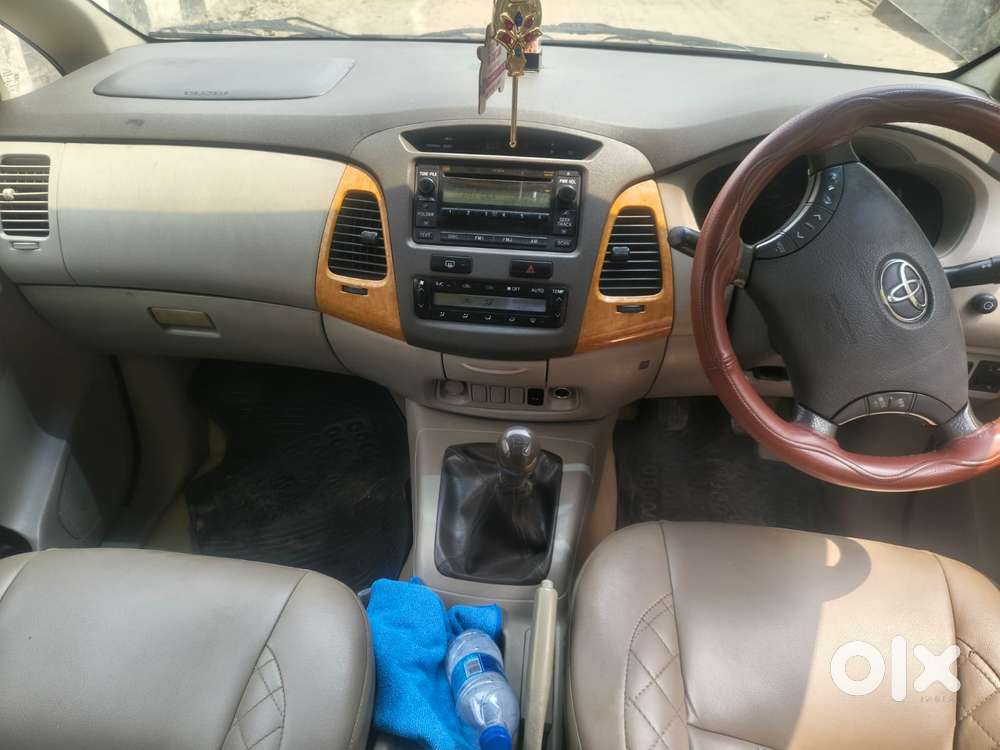 Toyota Innova 2004-2011 2.5 V Diesel 8-seater, 2010, Diesel