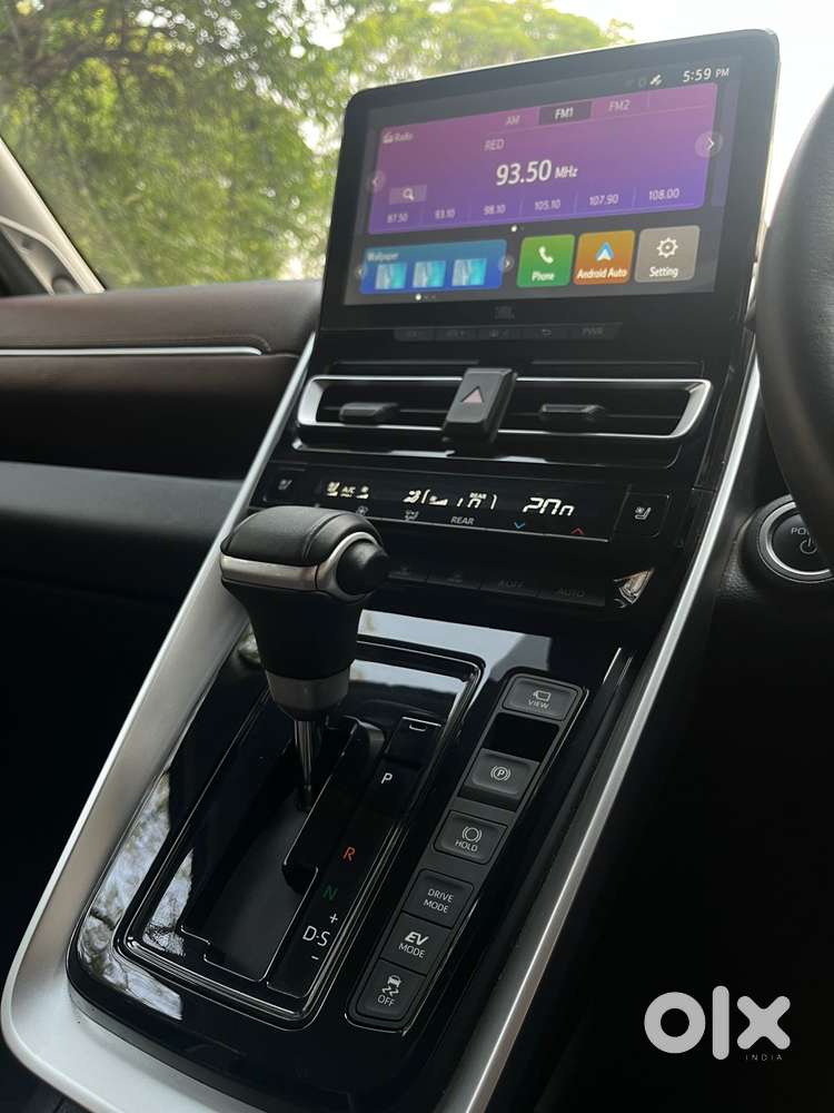 Toyota Innova Hycross 2.0 Zx (o) Hybrid 7 Str, 2024, Petrol