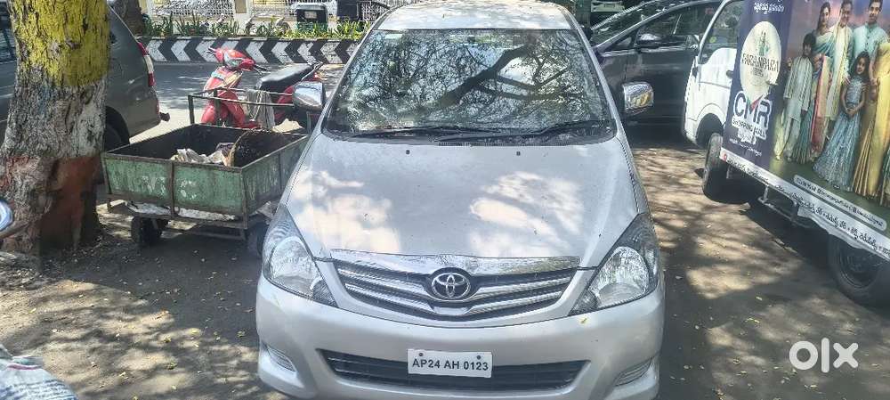 Toyota Innova 2010 Diesel 235000 Km Driven