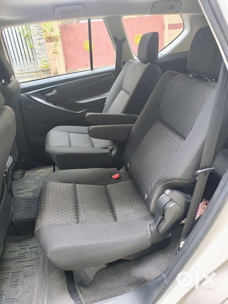 Toyota Innova Crysta 2.8g At 2019