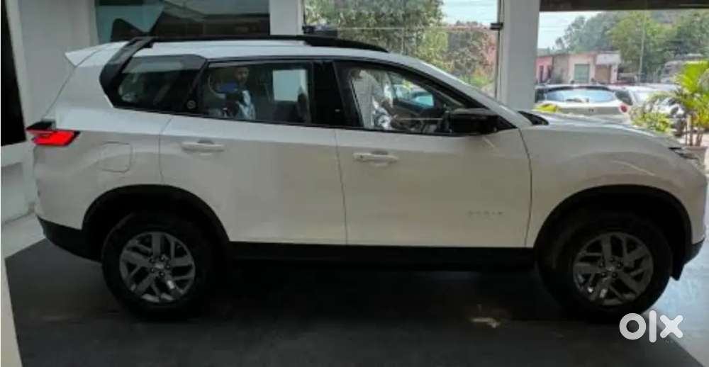 Tata Safari Pure Plus S At 2025