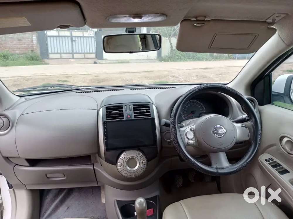 Nissan Sunny 2012