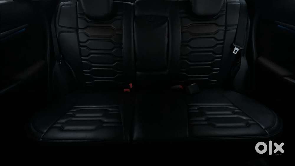 Maruti Suzuki Brezza 1.5 Zxi At Smart Hybrid Dual Tone, 2022, Petrol