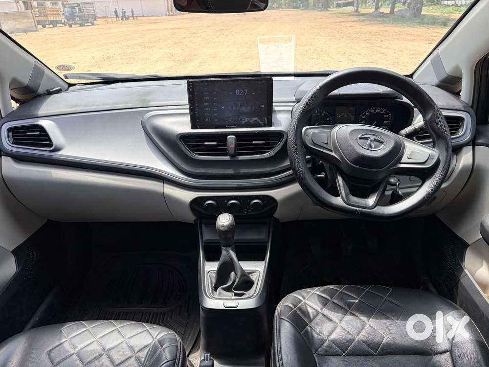 Tata Altroz 1.2 Xe, 2022, Petrol