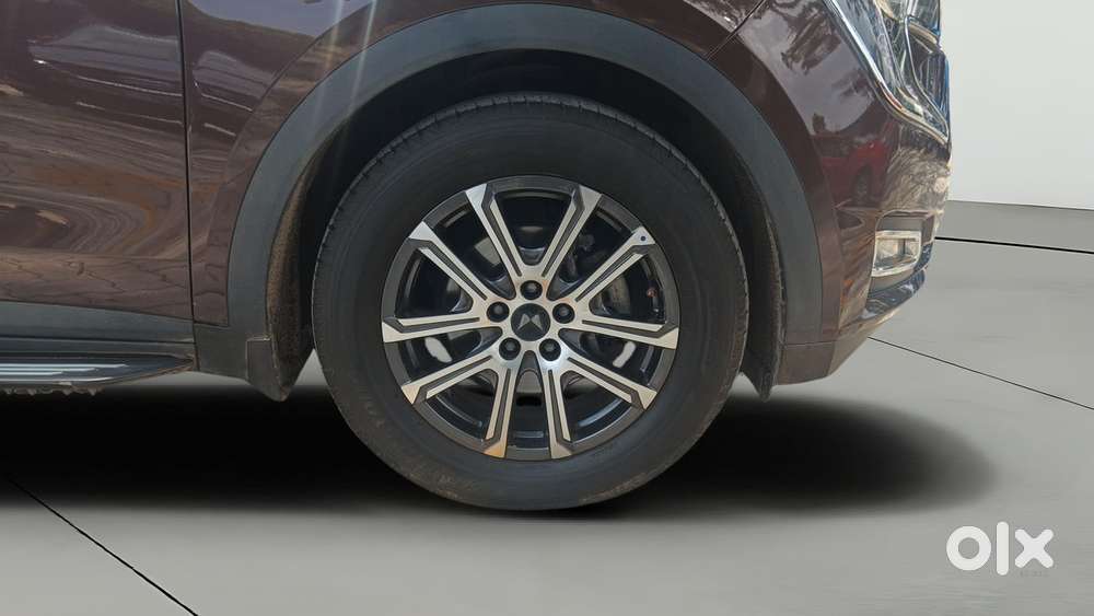 Mahindra Xuv700 2.0 Ax 7 Petrol At Luxury Pack Str, 2025, Petrol