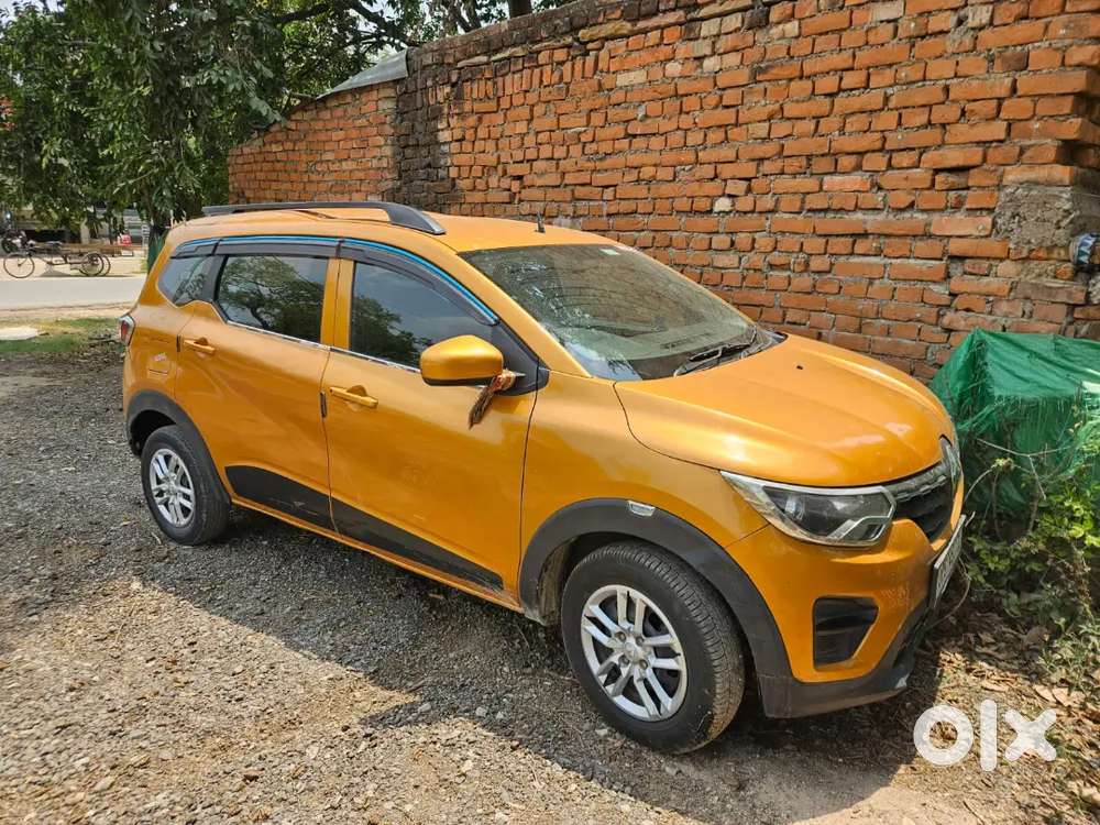 Charo Tyer New H Aur Battery Bhi 7 Seater Car