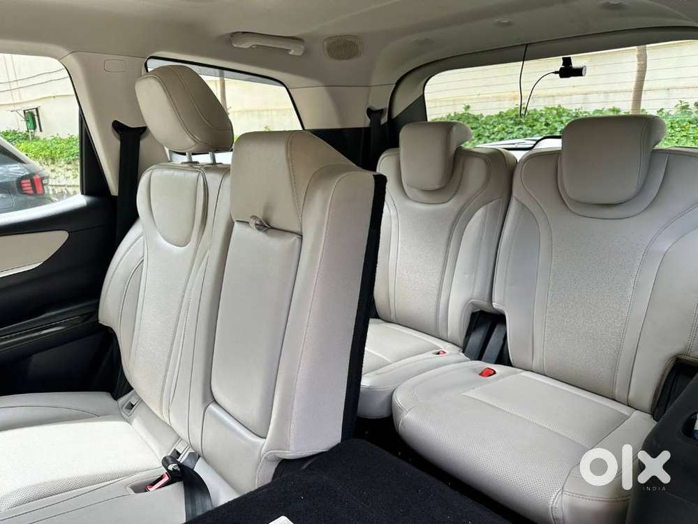 2022 Mahindra Xuv700 Ax7l Diesel  Top Variant  First Owner  Deepblu