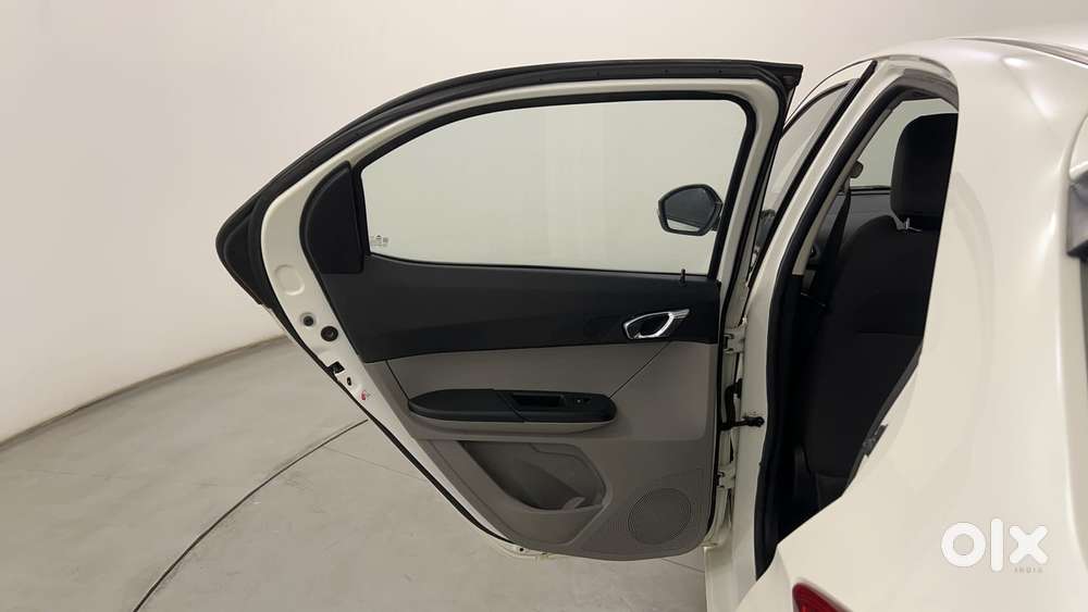 Tata Tiago Xza, 2017, Petrol