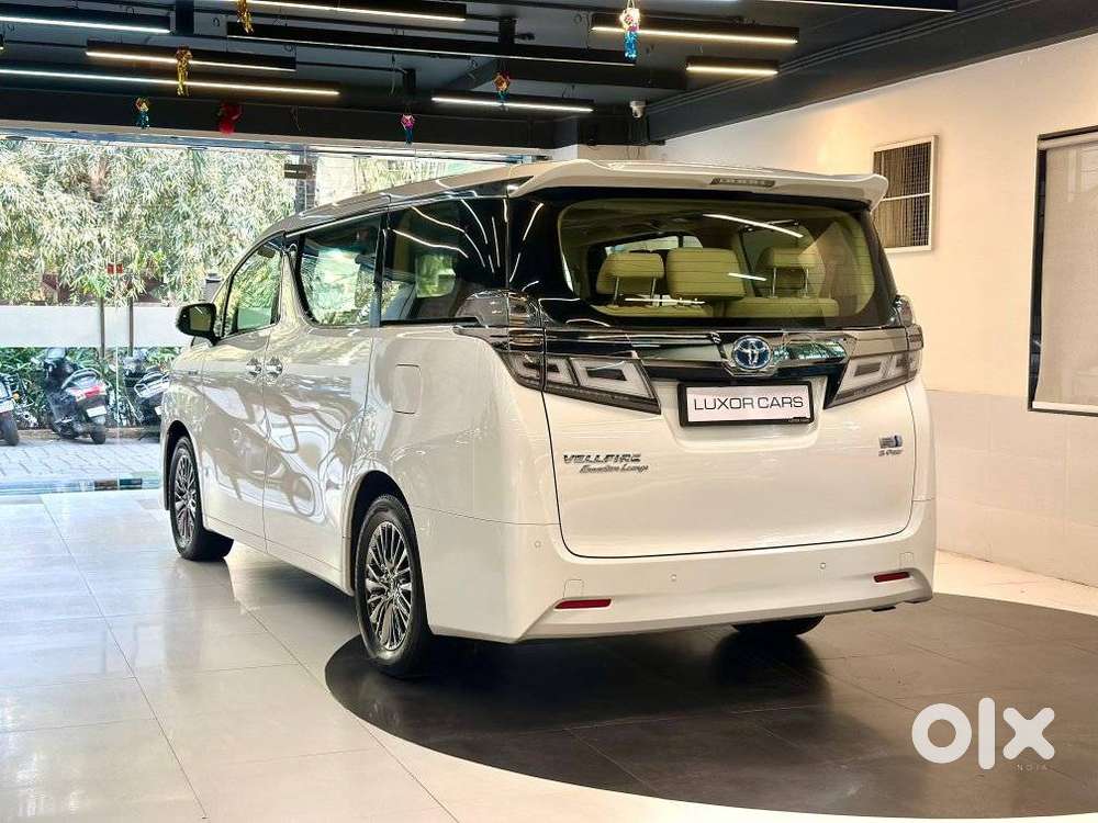 Toyota Vellfire 2.5 Executive Lounge, 2022, Petrol