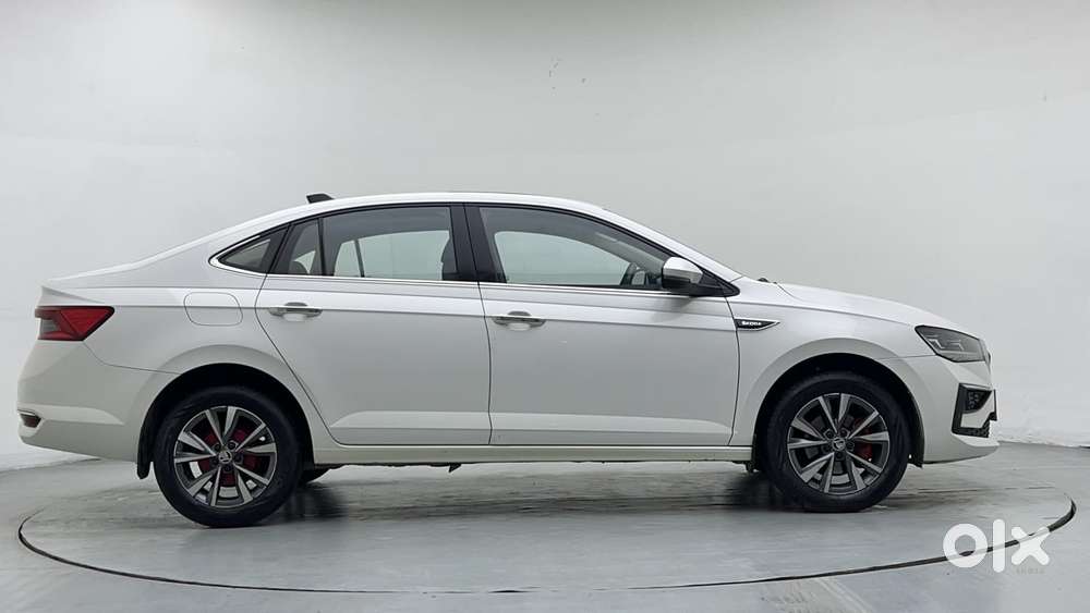 Skoda Slavia Style 1.0l Tsi At, 2022, Petrol