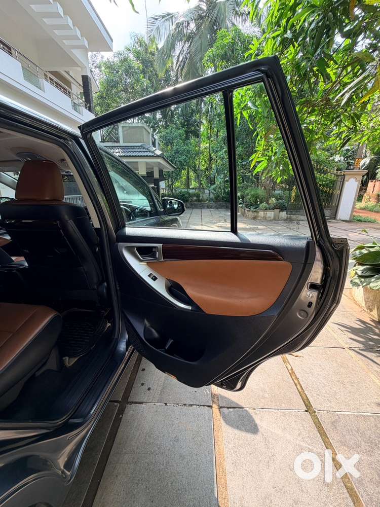 Toyota Innova Crysta 2016