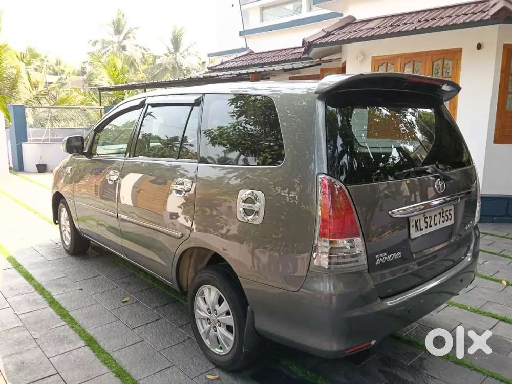 Toyota Innova 2011