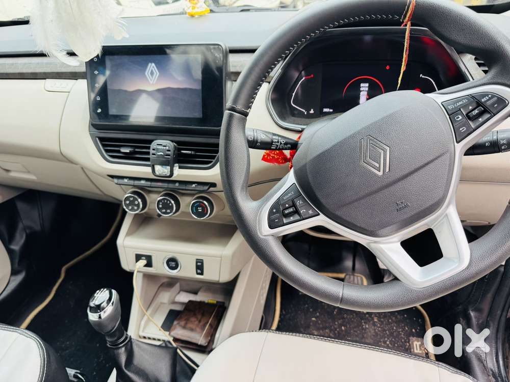 Renault Triber Rxz, 2025, Petrol