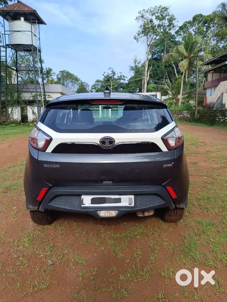 Tata Nexon Petrol (automatic) 2018