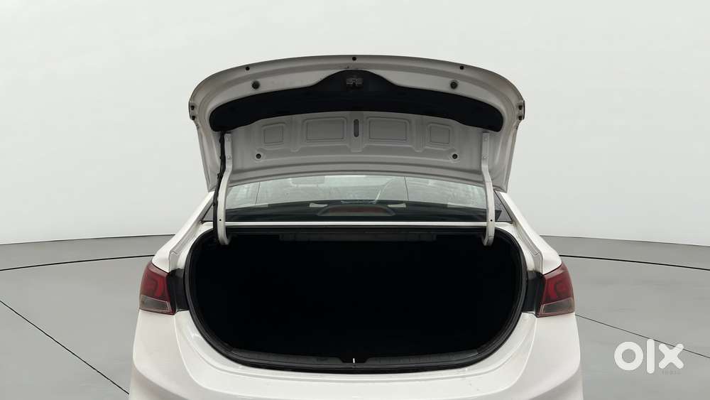 Hyundai Verna 1.6 Vtvt Sx, 2019, Petrol