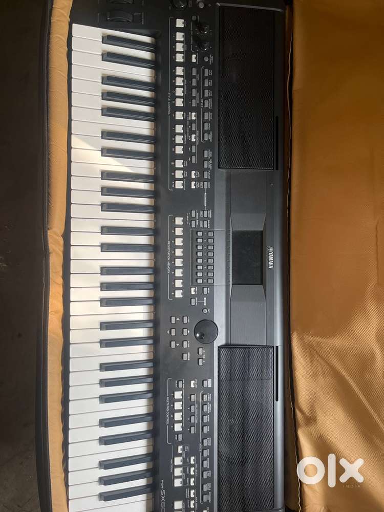 SX600 Keyboard for sale along with bag and stand