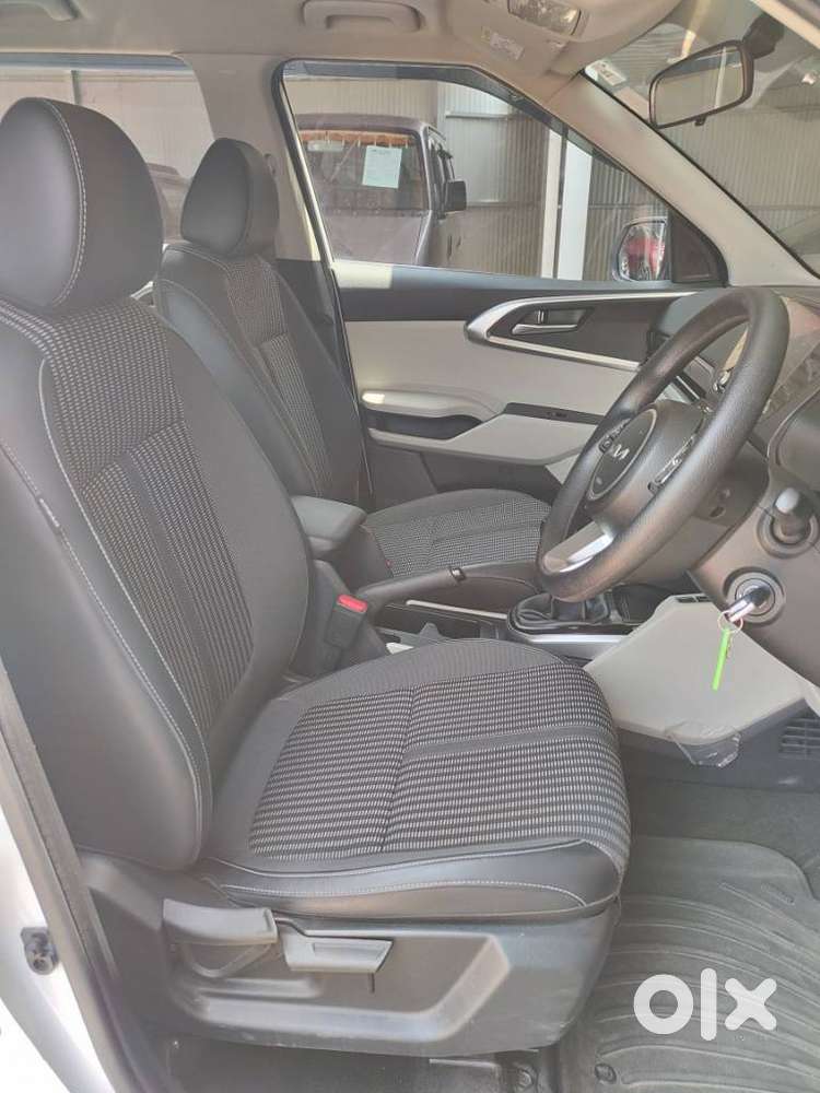 Kia Carens, 2023, Petrol