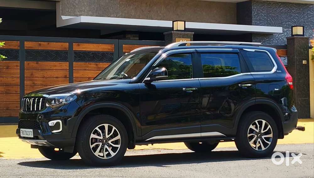 Mahindra Xuv700 2.2 Ax 5 Diesel Mt 7 Str, 2025, Petrol