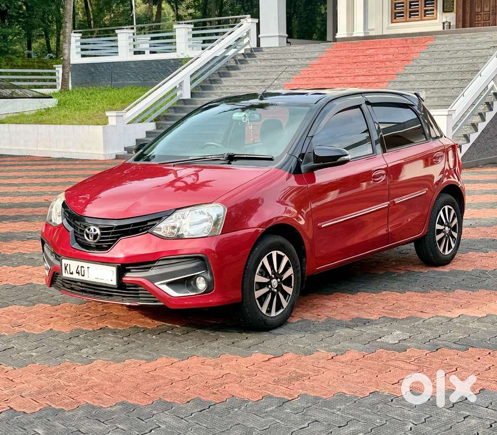 Toyota Etios Liva V Dual Tone, 2017, Petrol
