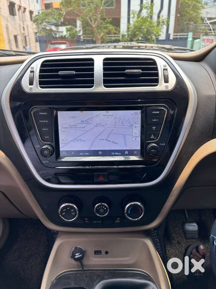Mahindra Tuv 300 T10 Opt Dual Tone, 2019, Diesel