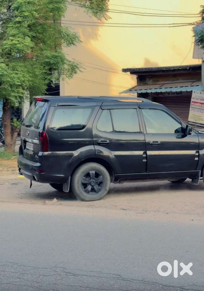Tata Safari Storme 2015