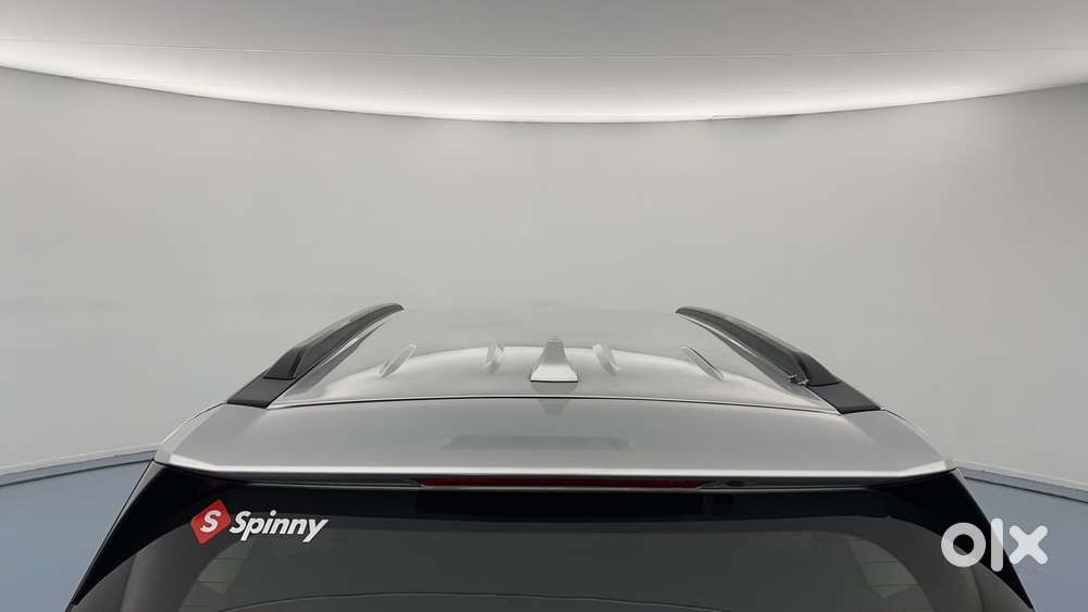 Mahindra Xuv700 2.0 Ax 3 Petrol At 5 Str, 2021, Petrol