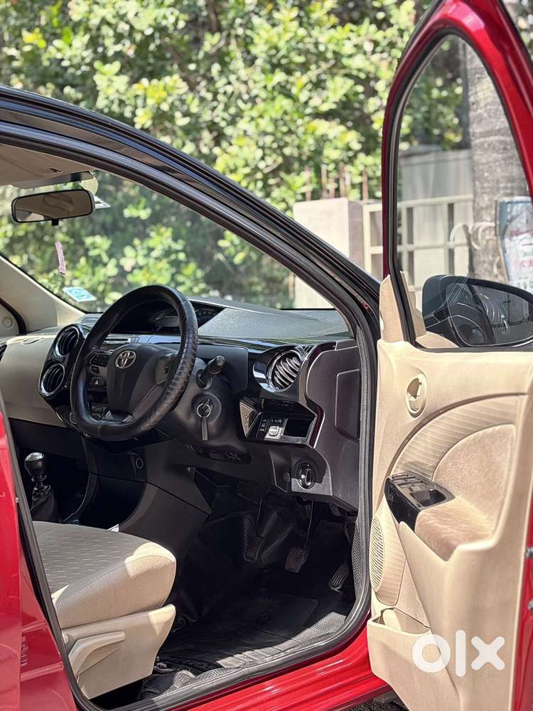 Toyota Etios Liva Vxd Dual Tone, 2018, Diesel