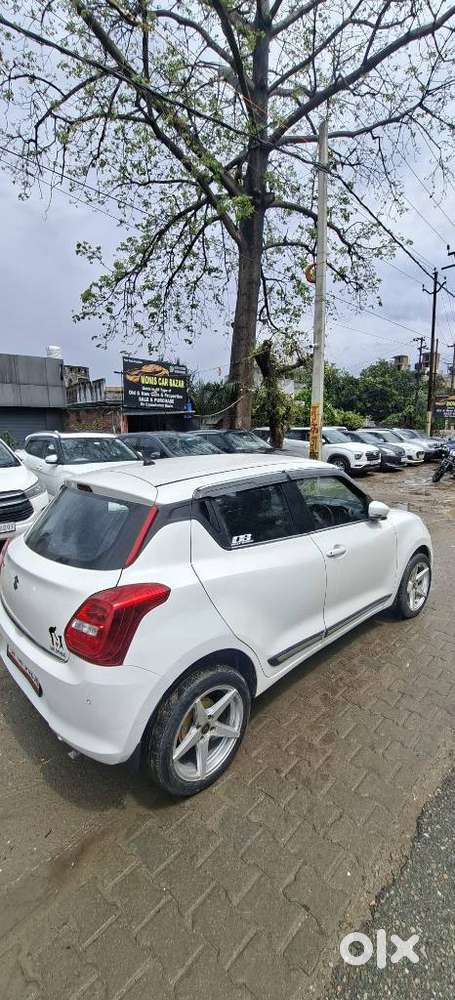 Maruti Suzuki Swift Vxi + Manual, 2022, Petrol
