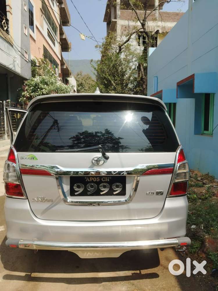 Toyota Innova 2013 Diesel 180000 Km Driven