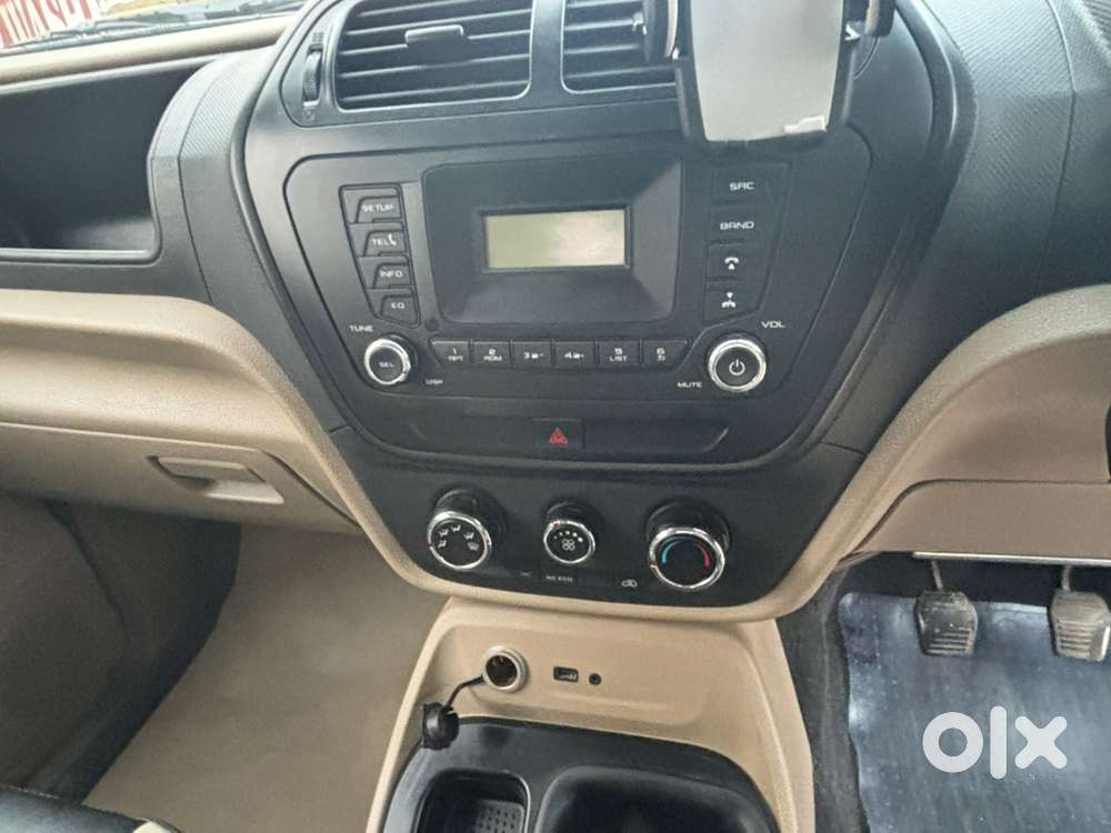 Mahindra Tuv 300 2018
