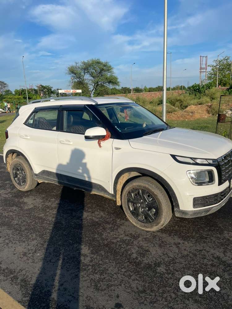Hyundai Venue Petrol 2025