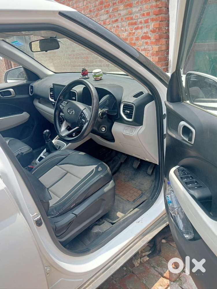 Hyundai Venue Petrol 2024