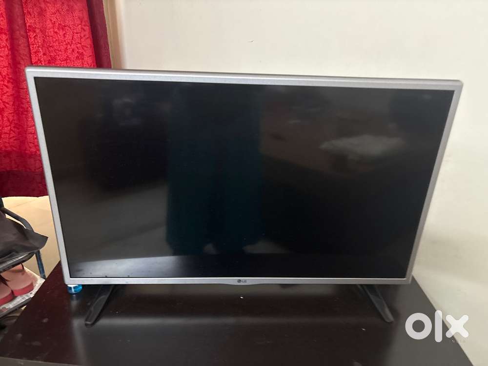32 inches lg smart tv with remote 5 yrs old excellent condition