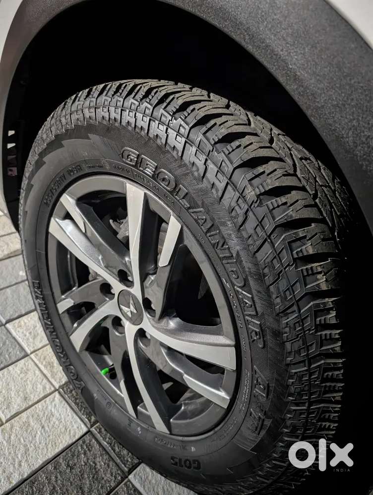 Mahindra Xuv700 Ax5 Diesel Manual Everest White Ceramic Coated