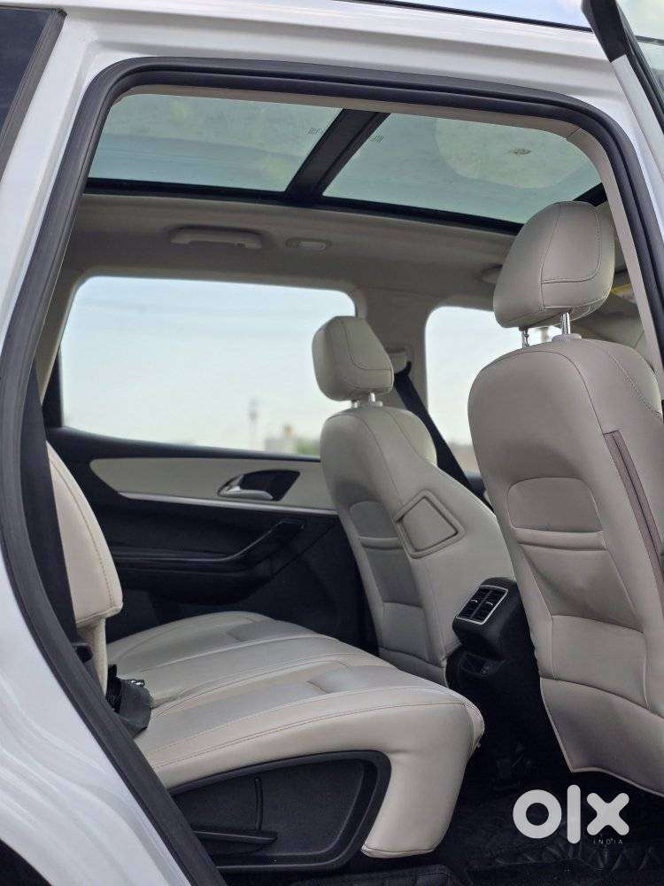 Mahindra Xuv700 2.2 Ax 7 Diesel At Str, 2023, Diesel