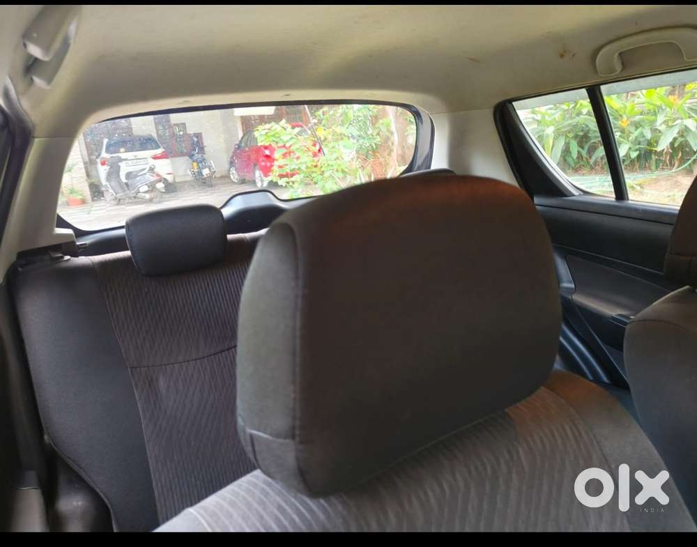 Maruti Suzuki Swift Vxi + Manual, 2017, Petrol