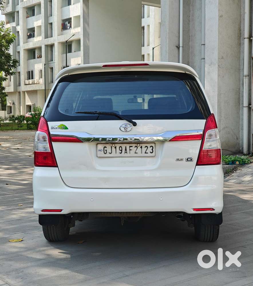 Toyota Innova 2.5 G (diesel) 8 Seater Bs Iv, 2015, Cng & Hybrids