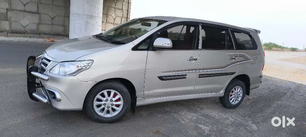 Toyota Innova 2.5 V 2013 Ending 14 Registration