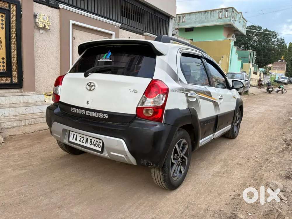 Toyota Etios Cross 2016