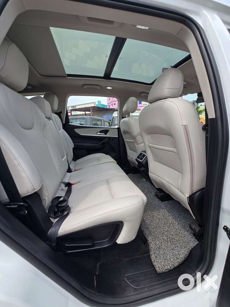 Mahindra Xuv700 2.2 Ax 7 Diesel At Luxury Pack Str Awd, 2023, Diesel